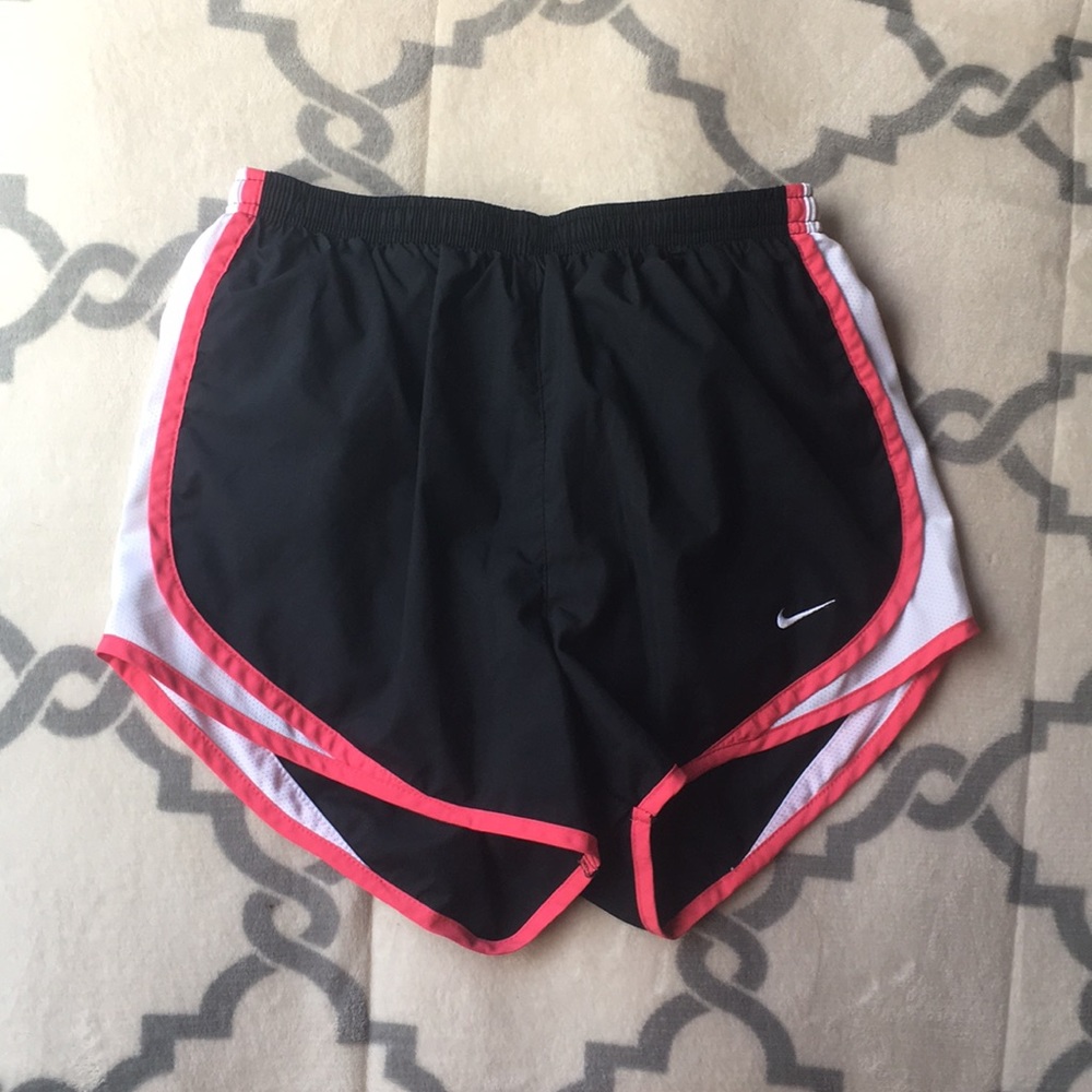 NIKE black tempo shorts